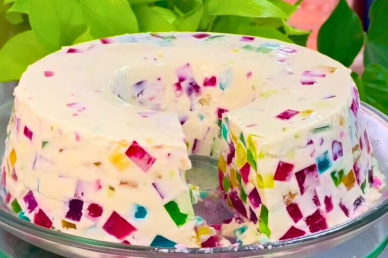 Arlequín Postre Una Gelatina de Mosaico y Crema
