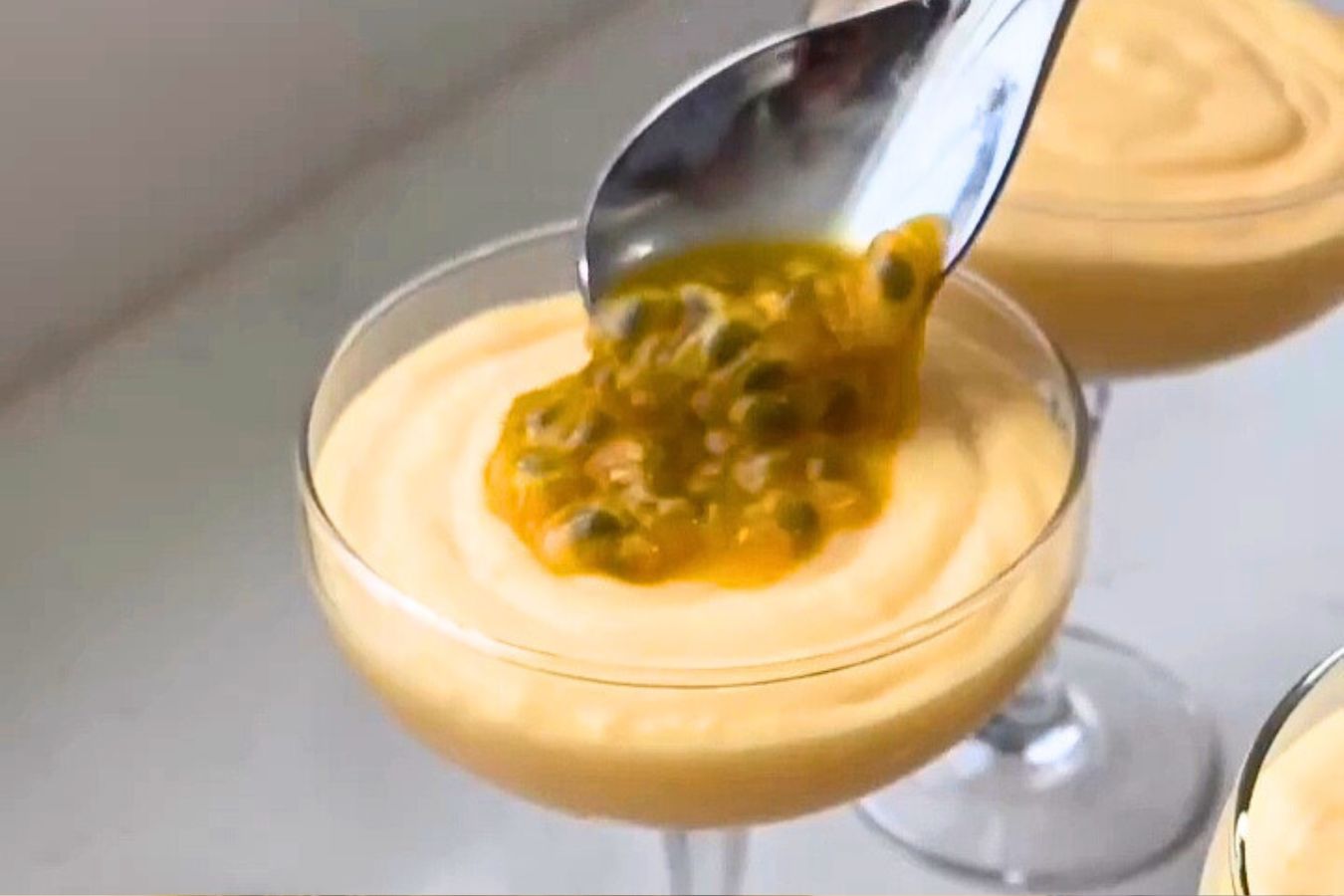 Mousse de Maracuyá: Un Postre Refrescante y Fácil de Hacer